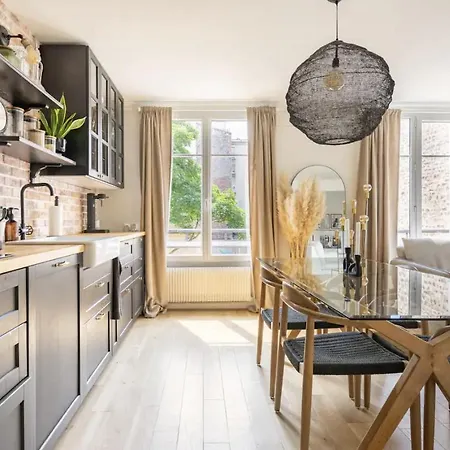 Big 753sq Tf, Close To Restaurants Apartment
